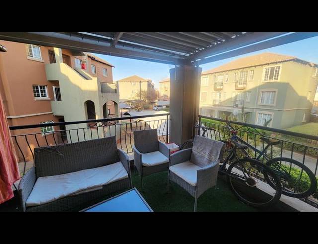 2 BEDROOM TOWNHOUSE FOR SALE IN CASTLEVIEW